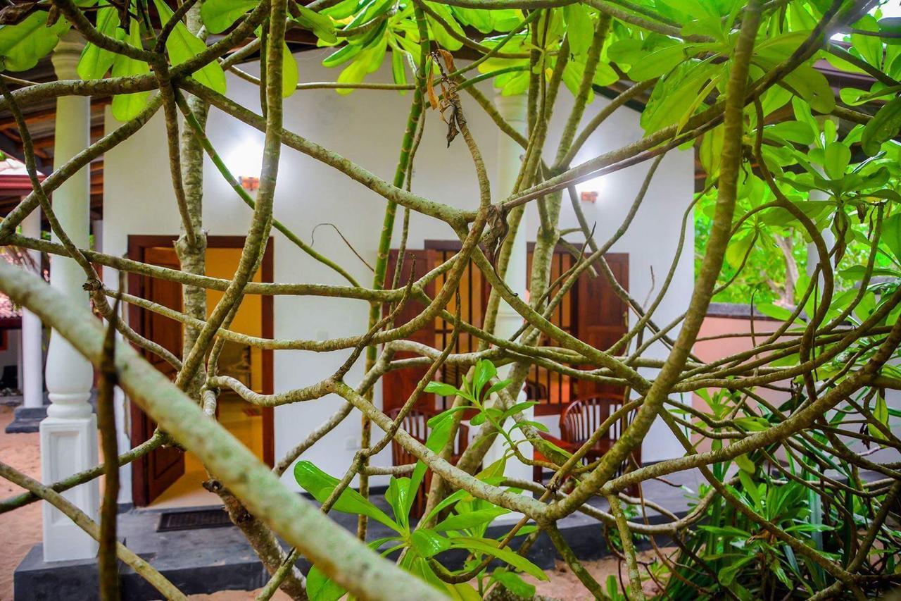 Shehani Beach Bungalow Tangalle Exterior foto